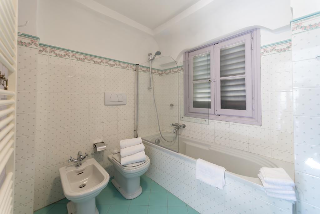 Villa La Rossa Fiumelatte Bagian luar foto